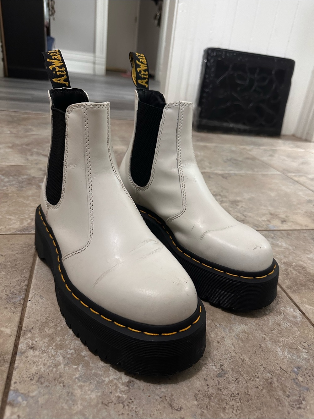 Dr. Martens 2976 SMOOTH LEATHER PLATFORM CHELSEA BOOTS